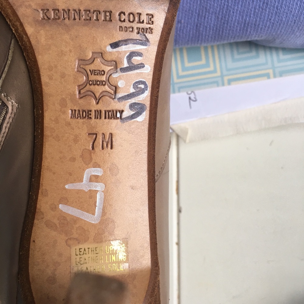 Stunning leather boots made in Italy for Kenneth Cole. Size 7 cream mauve - Picture 3 of 4